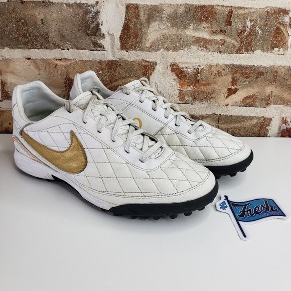 Ronaldinho 10 nike shoes deals